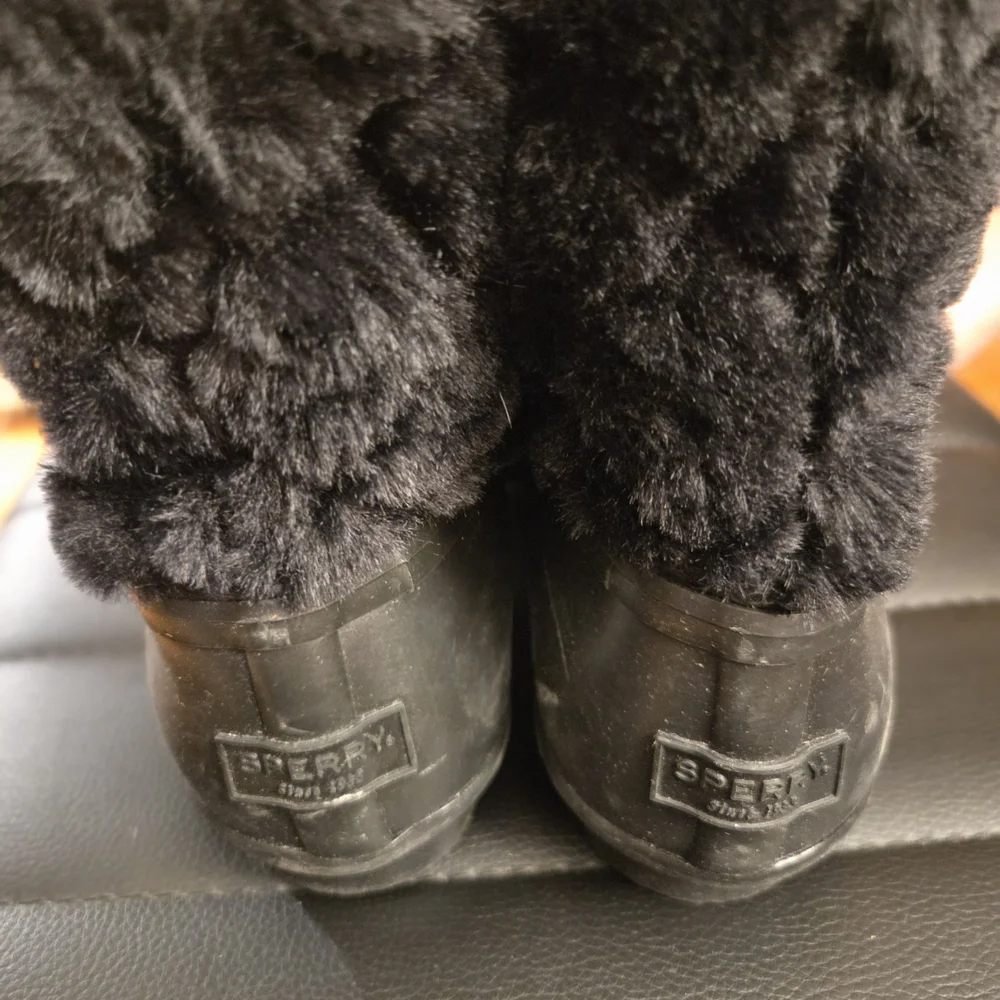 Sperry cozy black
